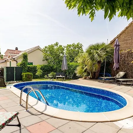 Old Stone House With Private Swimming Pool Ferienhaus *