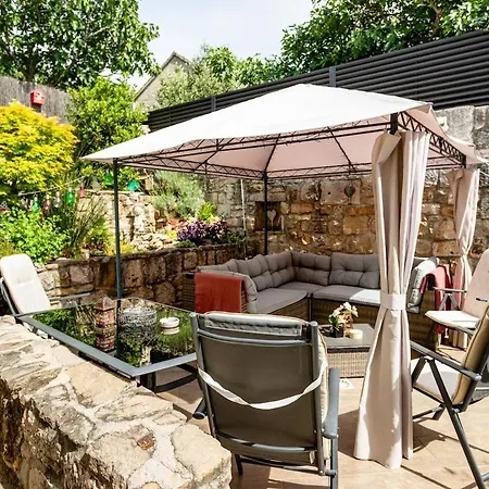 Сasa de vacaciones Old Stone House With Private Swimming Pool