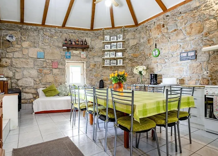 Old Stone House With Private Swimming Pool Vikendica