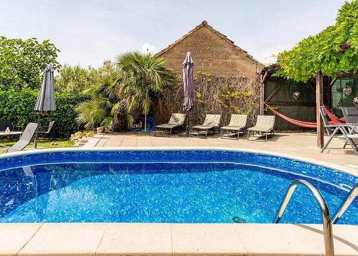 Old Stone House With Private Swimming Pool Vikendica Solin